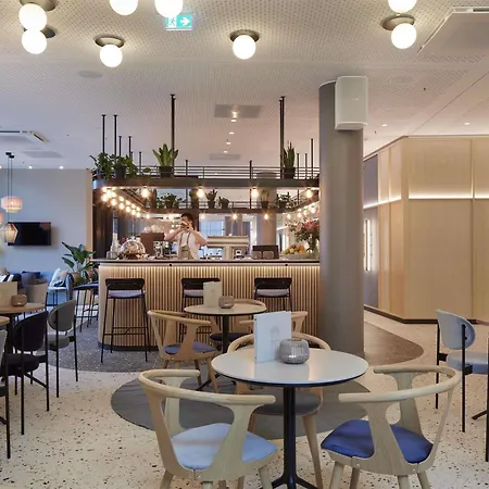 Novotel Hamburg Central Station-3